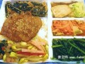 小鱼干、蜜汁排盒饭