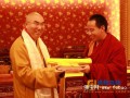 十一世班禅会见宽运法师一行 祝香港吉祥如意（图）