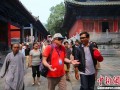 立陶宛前总统造访少林寺 观武术品素斋