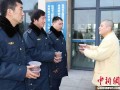 古刹灵隐寺施粥路政员养护工 寒冬暖人心