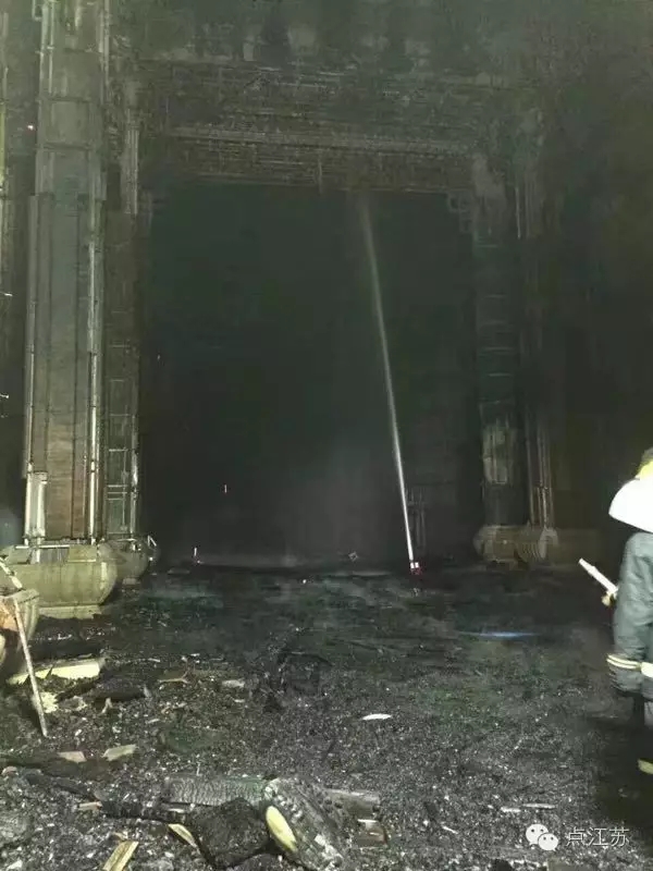 江苏无锡灵山大佛梵宫昨晚突发火灾 火被扑灭无人员伤亡
