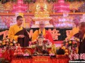 中国佛教协会会长学诚法师为境内外两千信众传授三皈五戒