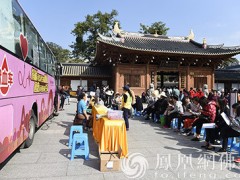 广州光孝寺举行无偿献血活动 百余信众排队献爱心