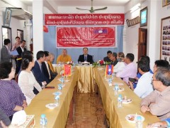 深圳弘法寺向老挝琅勃拉邦建国阵线捐赠办公用品