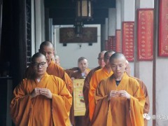 华岩新闻丨夏安居华岩寺僧众共修《法华经