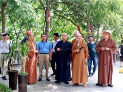 南京市区民宗系统交流团到兴化寺参访