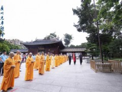 庆祝祖国成立70周年，广州光孝寺举行升旗仪式