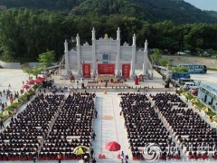 献礼新中国成立70周年 福建南安市雪峰寺千人抄经