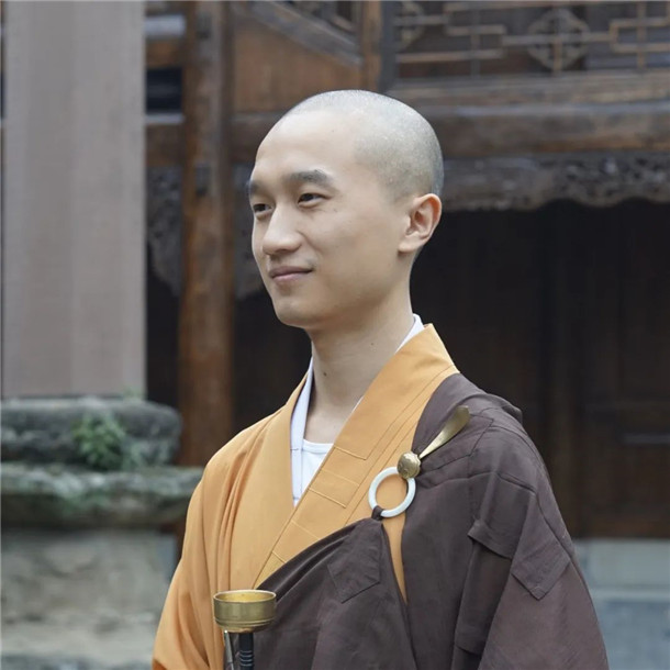 毕业于四川音乐学院 佛教音乐人 厦门南普陀寺书记 毕业于中国佛学院