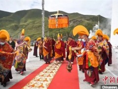 十一世班禅首赴那曲“东三县” 体验藏北牧民生活