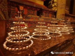内蒙古自治区佛教协会居士事务委员会开展供灯祈福活动